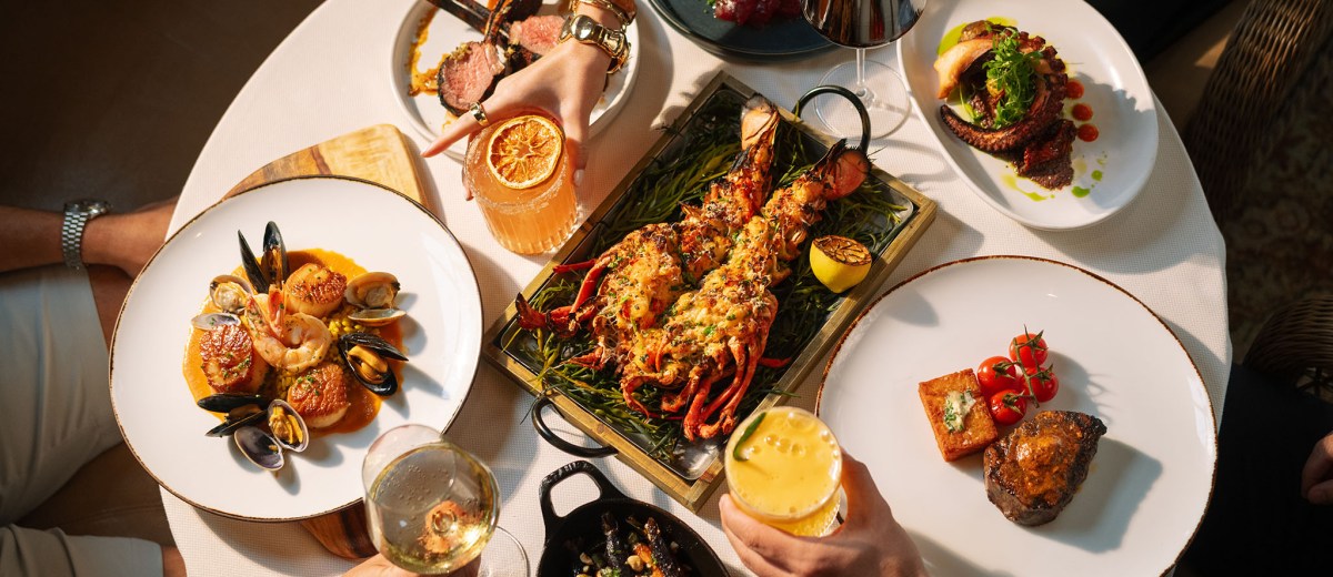 pelican grill dining setup